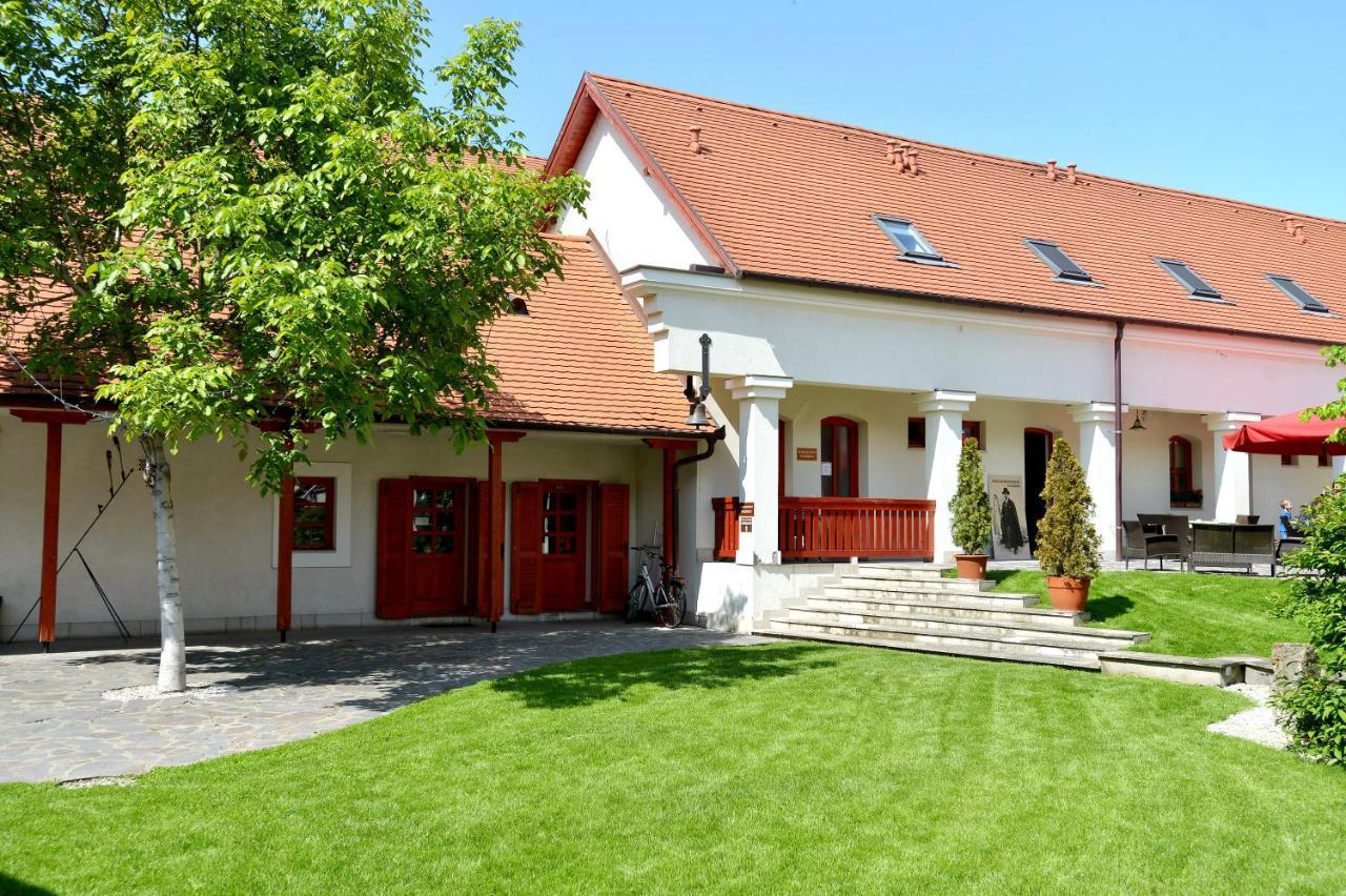Servita Udvarhaz Eger Zewnętrze zdjęcie