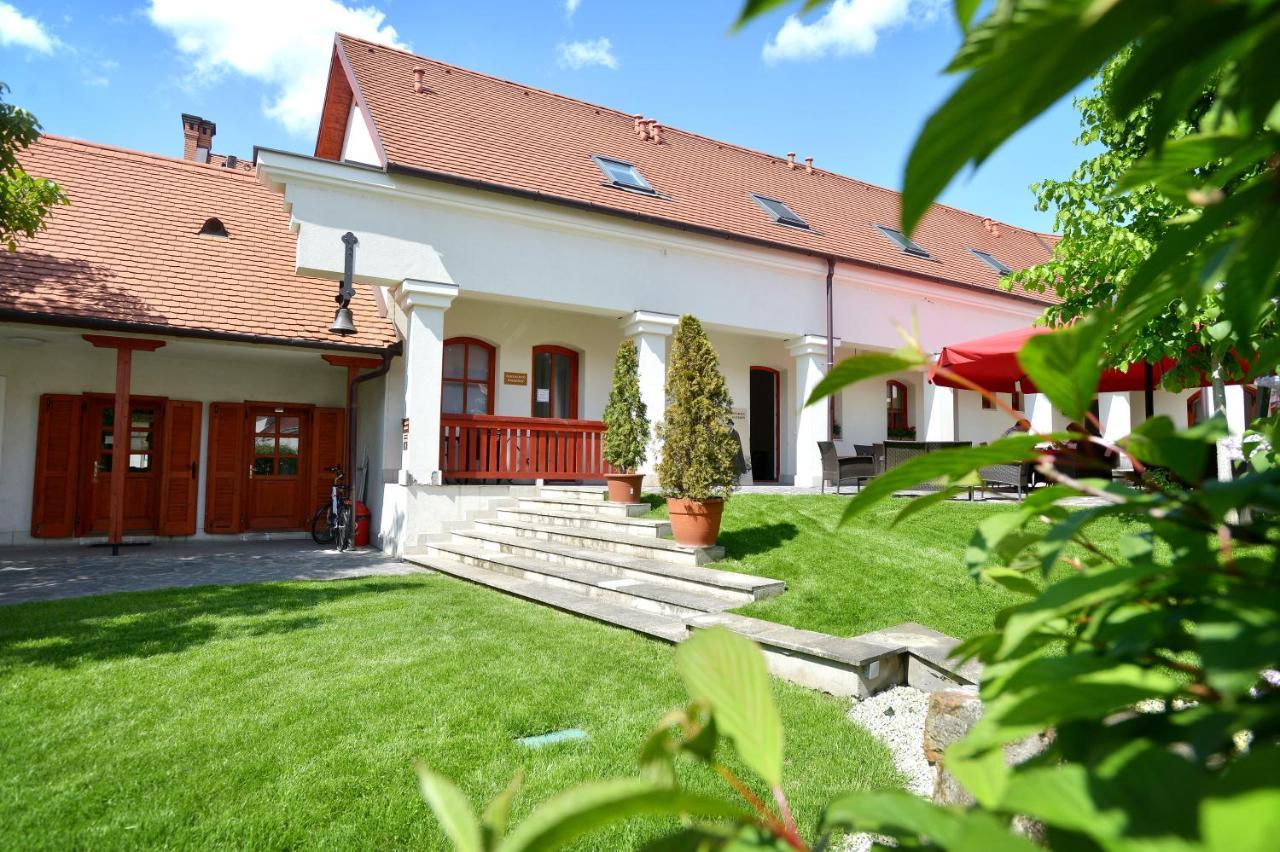 Servita Udvarhaz Eger Zewnętrze zdjęcie